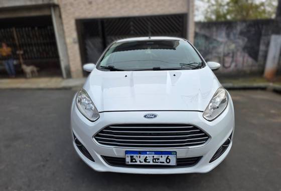 FORD FIESTA 1.6 SE HATCH 16V FLEX 4P POWERSHIFT